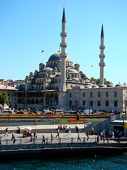 Die Nuwe Moskee soos gesien vanaf die Galata-brug.