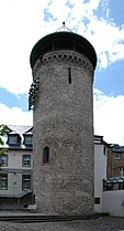 Stadtturm mit Haus der Ikonen (links)