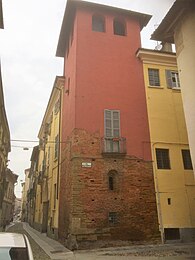 Torre in der Via della Rocchetta, Kreuzung via Capsoni