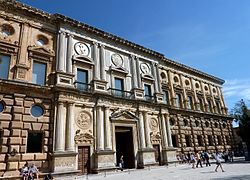 Façade ouest du palais de Charles Quint, par laquelle entrent les grands venant payer l'impôt au roi.