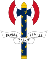 La francisque, emblème personnel de Philippe Pétain, utilisée comme symbole officieux du régime de Vichy[133].