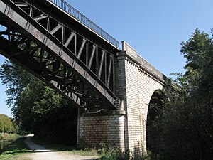 Le pont de chemin de fer.