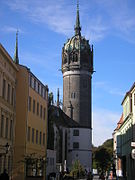 Campanario de la Iglesia de Todos Los Santos rodeado por la inscripción Ein' feste Burg ist unser Gott.