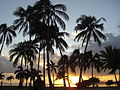 Atardecer en la playa de Waikiki, Hawái