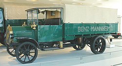 Benz 3-Tonnen-Lastwagen in der Mercedes-Benz Welt in Stuttgart