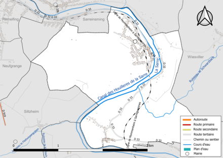 Carte en couleur présentant le réseau hydrographique de la commune