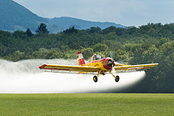 PZL-106 Kruk beim Oldtimer Fliegertreffen, 2013, bei einer Vorführung über dem Flugfeld Hahnweide bei Kirchheim unter Teck