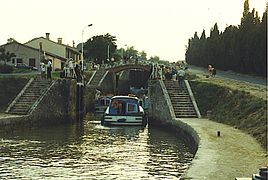 6. Écluses de Fonseranes du Canal du Midi avec 442 151 visiteurs.