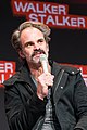 Steven Ogg interpreta Simon