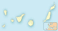 Mapa konturowa Wysp Kanaryjskich, po prawej znajduje się punkt z opisem „Puerto del Rosario”