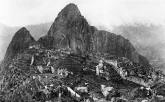 Le site de Machu Picchu photographié en 1912 par Hiram Bingham. (définition réelle 3 072 × 1 910)