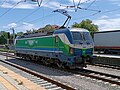 En gare de Sofia, une locomotive récemment livrée en 2024.