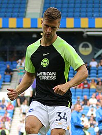 Veltman in 2022 tijdens training met Brighton & Hove Albion