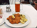 Wiener Schnitzel yang dihidang di Carinthia, Austria