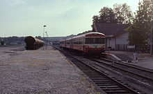 Unité multiple d'éléments X 4500 stationnés en gare de Provins en 1991.