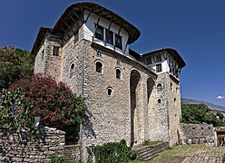 Juni: Zekate-Haus, Gjirokastra