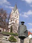 Staty av Münster framför St. Remigiuskyrkan, Ingelheim.