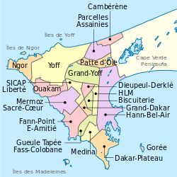 Kota Dakar, dibagi menjadi 19 communes d'arrondissement