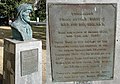 Das Denkmal für Frank Worsley an der Uferpromenade in seiner Heimatstadt Akaroa