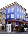 Restaurant Adega das Caves gegenüber dem Palácio Nacional de Sintra mit typisch blauer Azulejos-Verkleidung