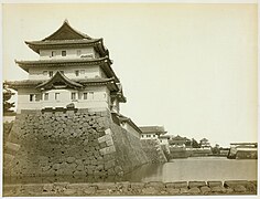 Wall und Gebäude der Burg Edo