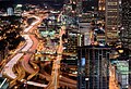 Atlanta Downtown Connector merkezi bağlayıcı motoryol viadükleri geceleyin