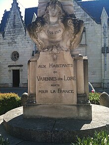 Monument aux morts de Varennes-sur-Loire.