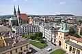 Pohled ze zámecké věže na Chrám sv. Mořice, Arcibiskupské gymnázium a Mlýnskou bránu