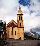 L'église et le monument aux morts.