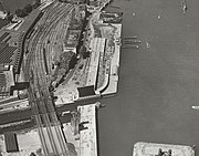 Luchtfoto van de aanleg van de brug (1971)