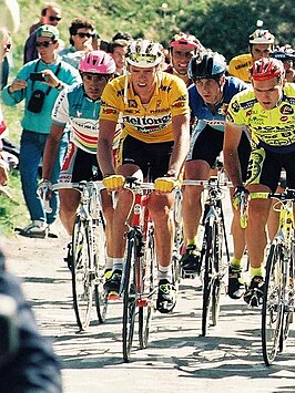 Mario Cipollini in de gele Del Tongo-trui in de Ronde van Italië 1991