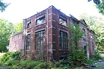 Friche de l'ancien bâtiment administratif de la SA des Charbonnages de Patience et Beaujonc.