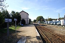 Le quai et la voie en direction de Quiberon