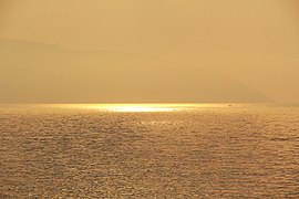 Oktober: Sonnenuntergang über der Bucht von Vlora