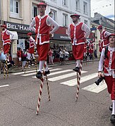 Les Échasseurs namurois lors de la Cany parade 2023.