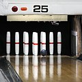 Quilles de Candlepin bowling (en), longues et étroites.