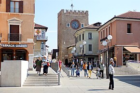 Turnul cu ceas din Piazza Ferretto