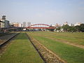 車站站場與橫跨站場的公園陸橋