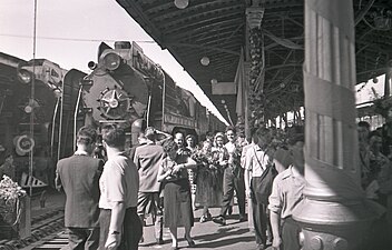 1957: Ankunft deutscher Teilnehmer der VI. Weltfestspiele der Jugend und Studenten am Belarussischen Bahnhof[3]