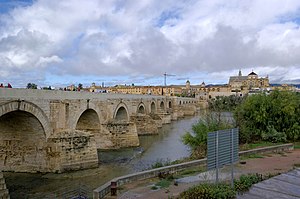 Vista da Ponte Romana e da Mesquita-catedral