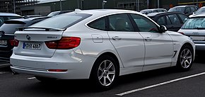 Лифтбек BMW 320d с поднятым спойлером