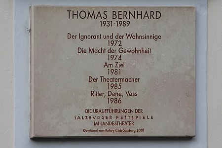 Targa commemorativa di Thomas Bernhard, al parco del Palazzo Mirabell di Salisburgo