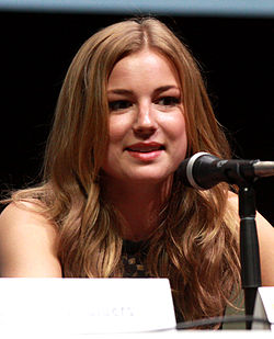 Emily VanCamp 2013.