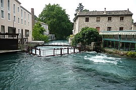 La Sorgue à Fontaine-de-Vaucluse à 1,53 mètre[2].