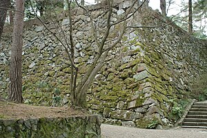 亀山城（丹波国）石垣。角の下部分が穴太積みであり、安土桃山時代のものと推測される