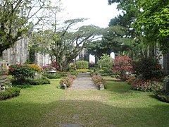 Interior de las Ruinas de Santiago Apóstol