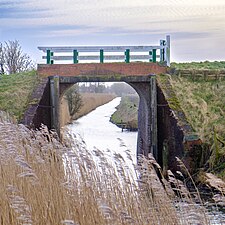 Voormalige keersluis De Klief (officieel: de Wachter) uit 1826 in de Middendijk boven het Polderdiep ten noorden van Warffum.