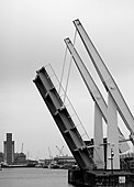 The London bridge with the Kattendijk dock behind it and grain silo at the America dock in the background