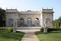 Pavillon dans les jardins.