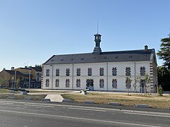 Bâtiment 100 de l'Arsenal devenu Maison des Associations.